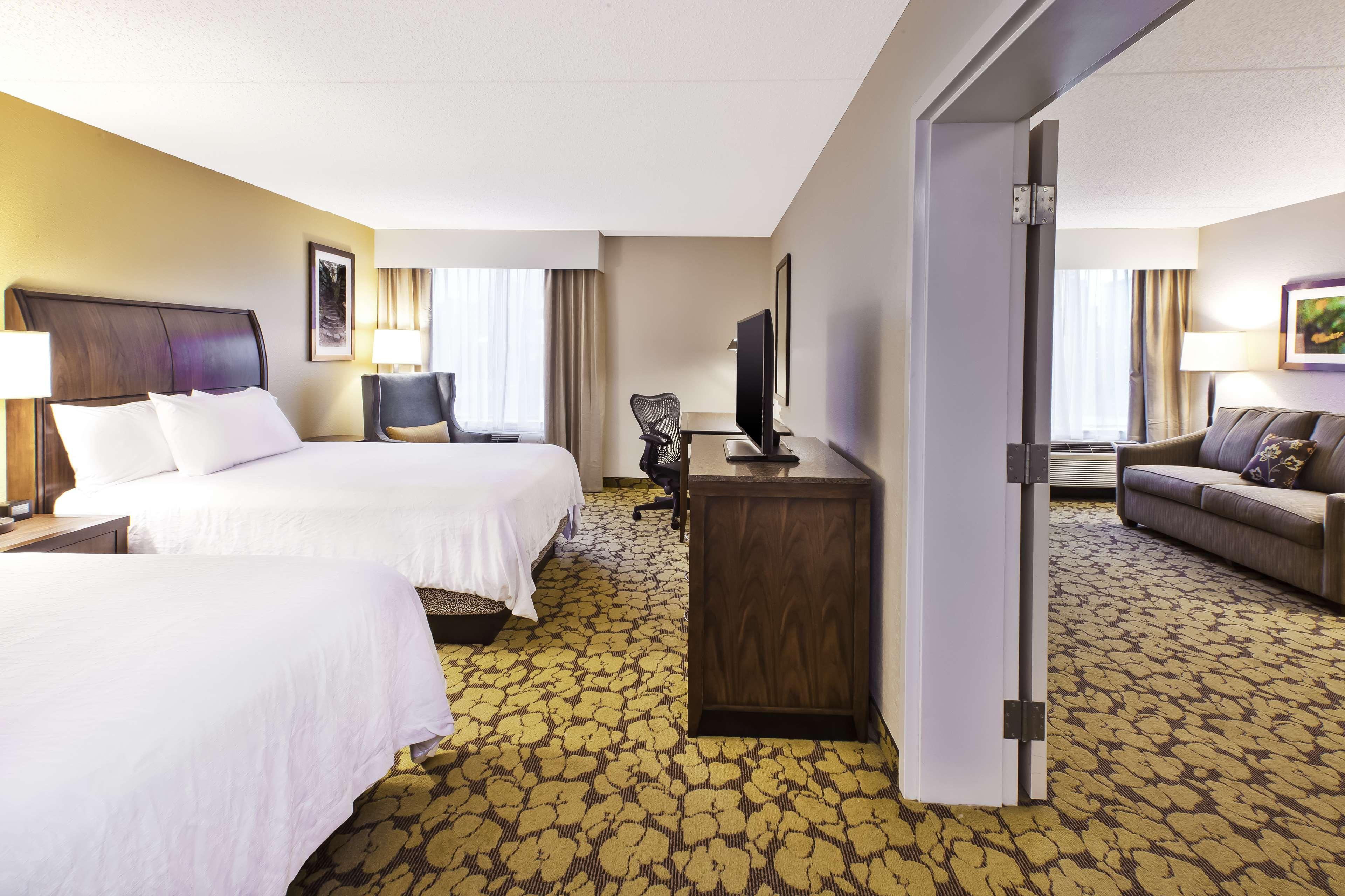 Hilton Garden Inn Cleveland Downtown Exterior photo