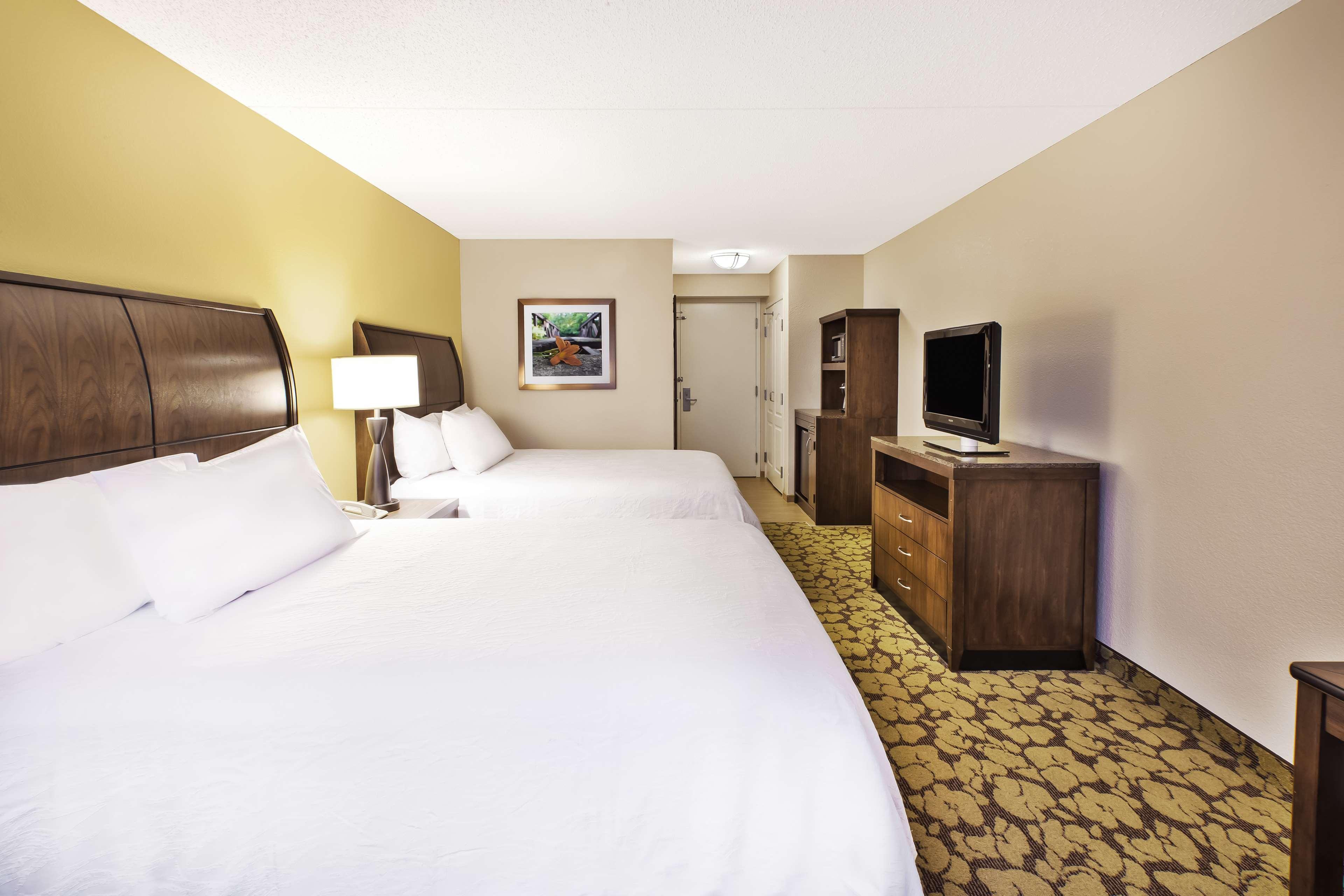 Hilton Garden Inn Cleveland Downtown Exterior photo
