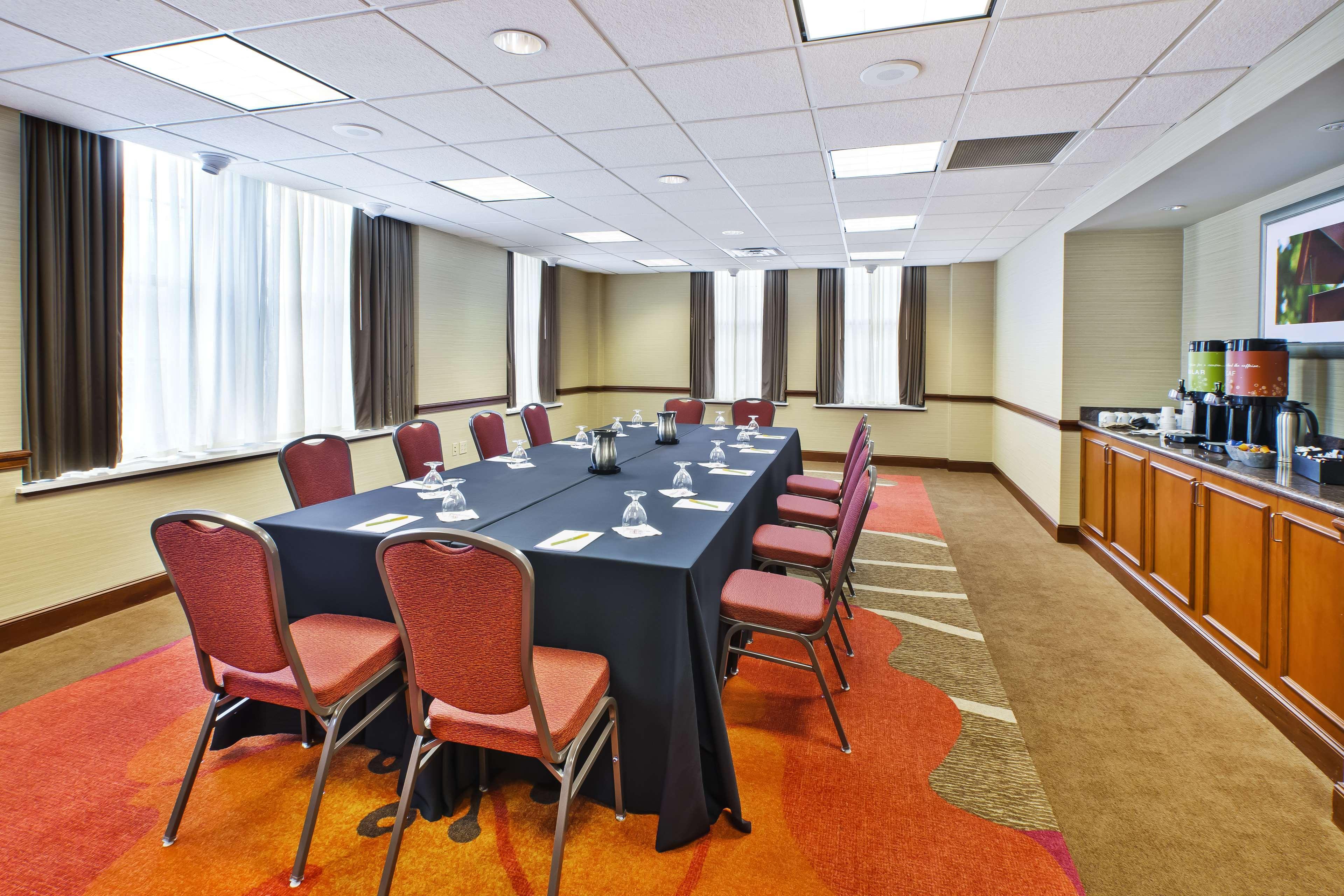 Hilton Garden Inn Cleveland Downtown Exterior photo