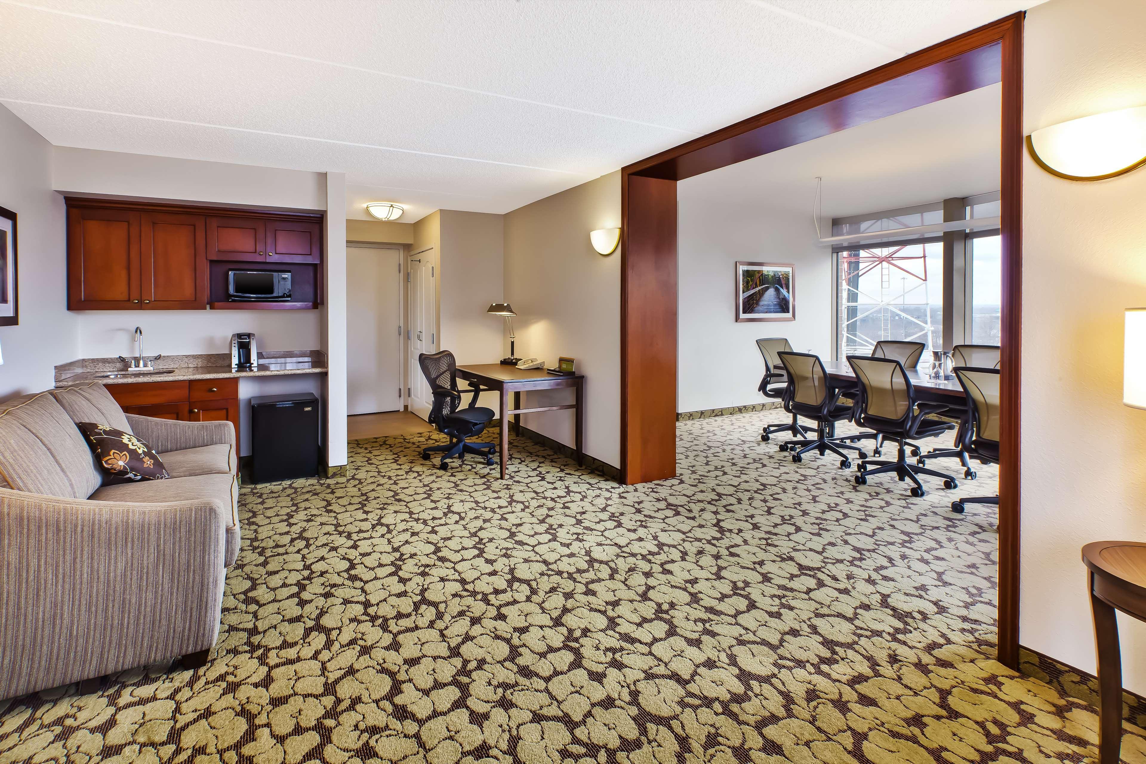 Hilton Garden Inn Cleveland Downtown Exterior photo