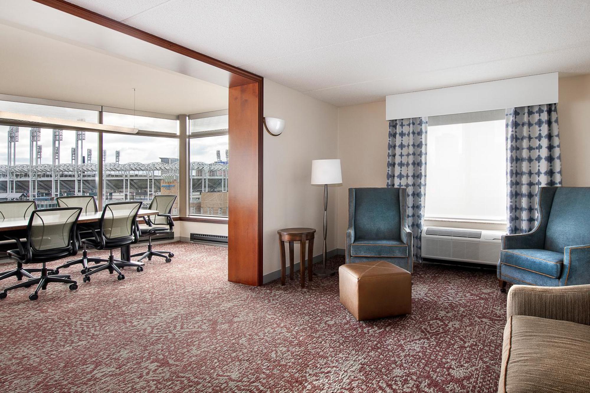 Hilton Garden Inn Cleveland Downtown Exterior photo